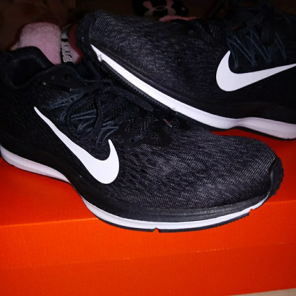 Nike - Picture 8 of 8